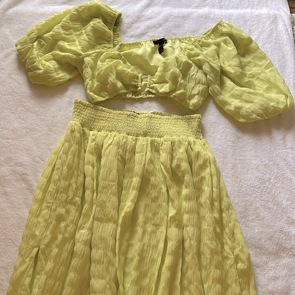 Forever 21 NWOT Top & Maxi Skirt w/slits on side Lime Green Size L